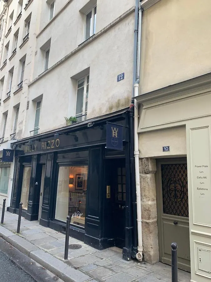 LOUVRE ST GERMAIN Rue VERNEUIL París 0*,  Francia